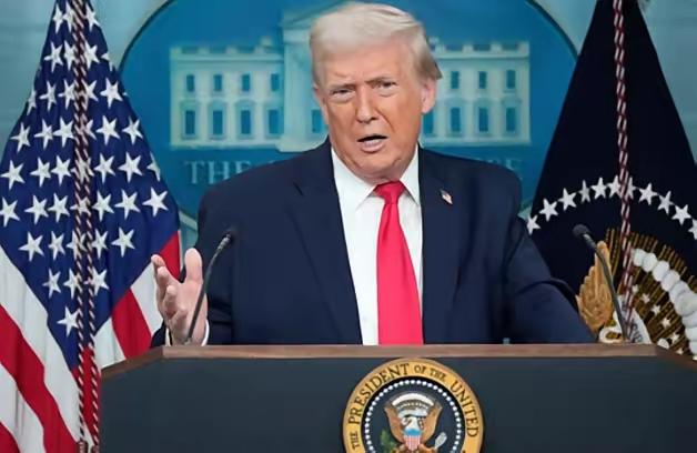 筹款会上放狠话，私下叫嚣轰炸，美国涉台大话，不过是演给金主看的戏码
 
近日，一