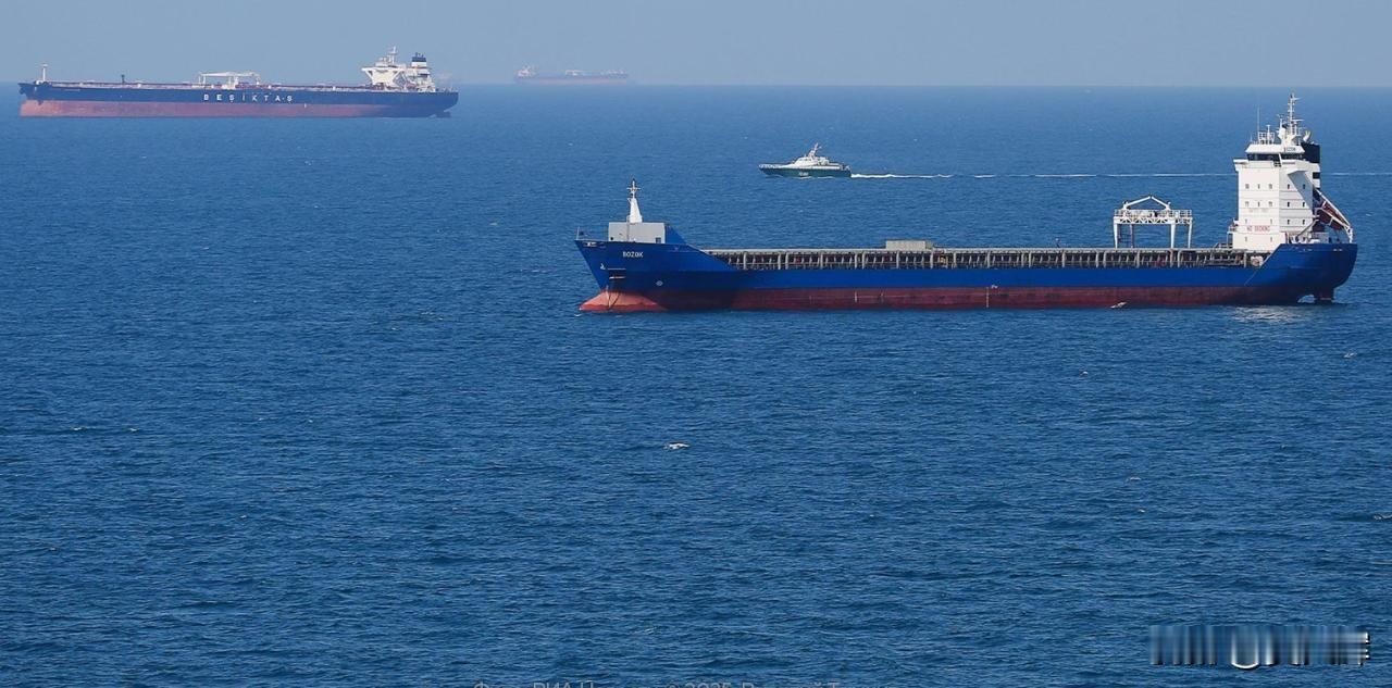 俄美交锋：美方试图在大西洋扣押俄罗斯油轮“海洋”号
 
这艘悬挂俄罗斯国旗的空载