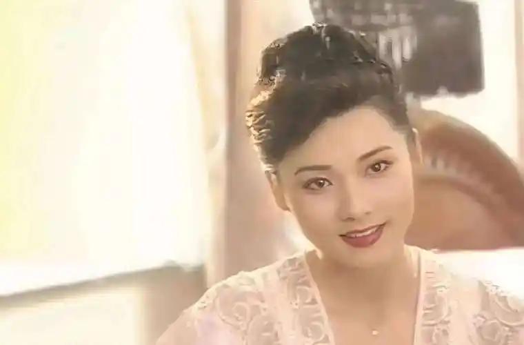 87版《红楼梦》，导演王扶林一眼就刷掉何赛飞，说她身上有股邪气
这导演的眼光，简