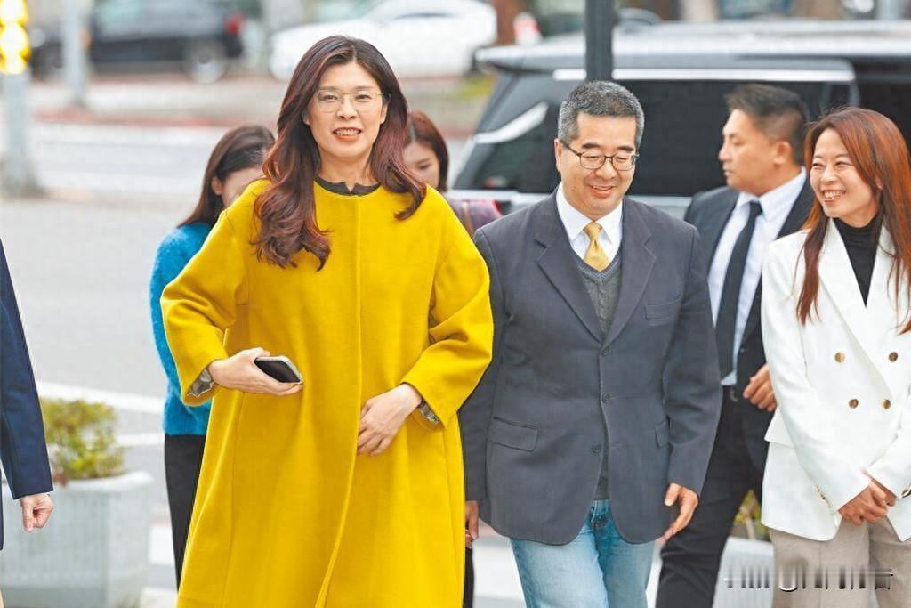 国民党嘴上说“不统不独不武”，可骨子里怕的从来不是打仗，而是统一后自己的金饭碗、