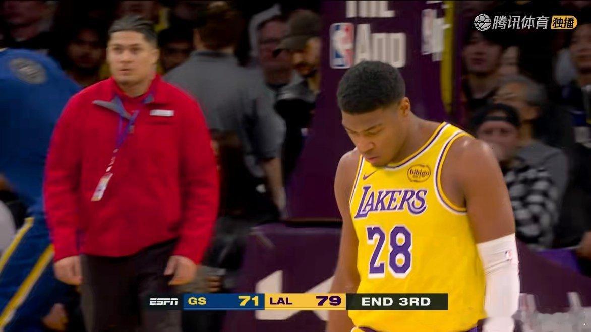 湖人领先勇士8分进入第四节！第三节湖人轰下38分，上半场一共41分勇士vs湖人