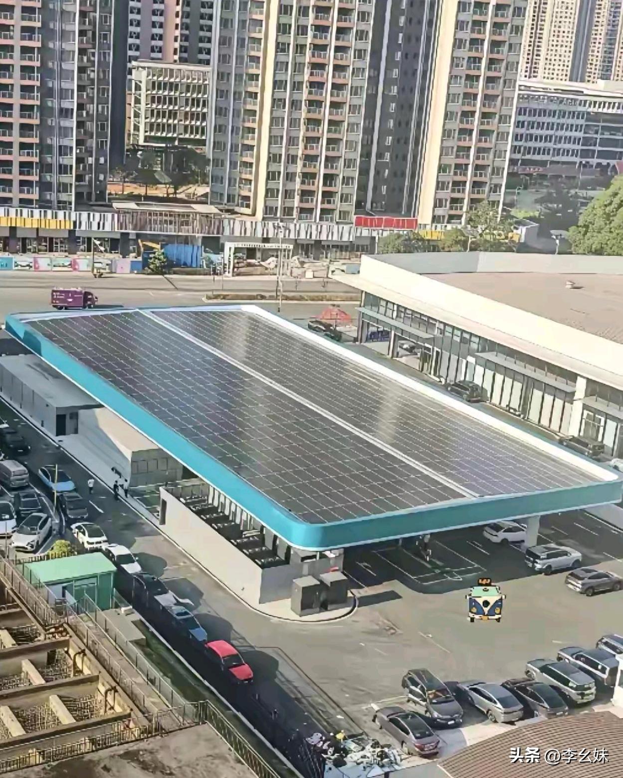 这充电站可以呀，上面全是光伏