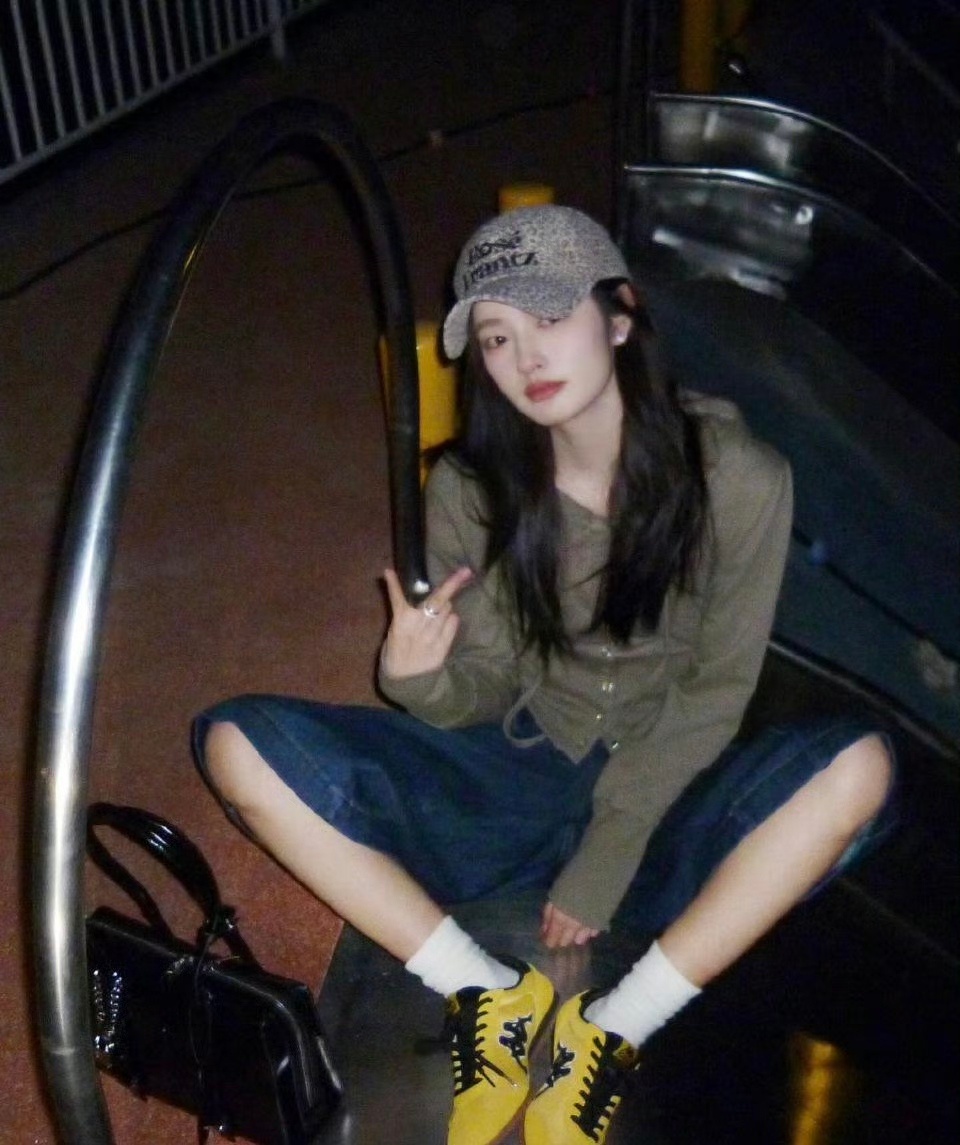 徐若晗明媚的具象化   徐若晗呼吸感氧气少女真的是太漂亮了吧，有一种明媚的具象化