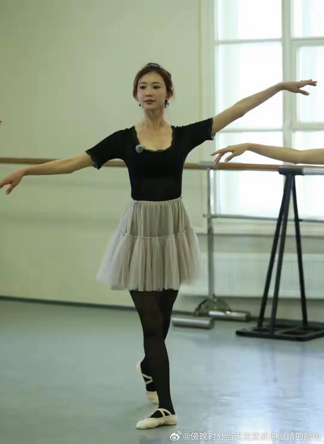 50岁的年龄，20岁的体态！这才是冻龄天花板！ 