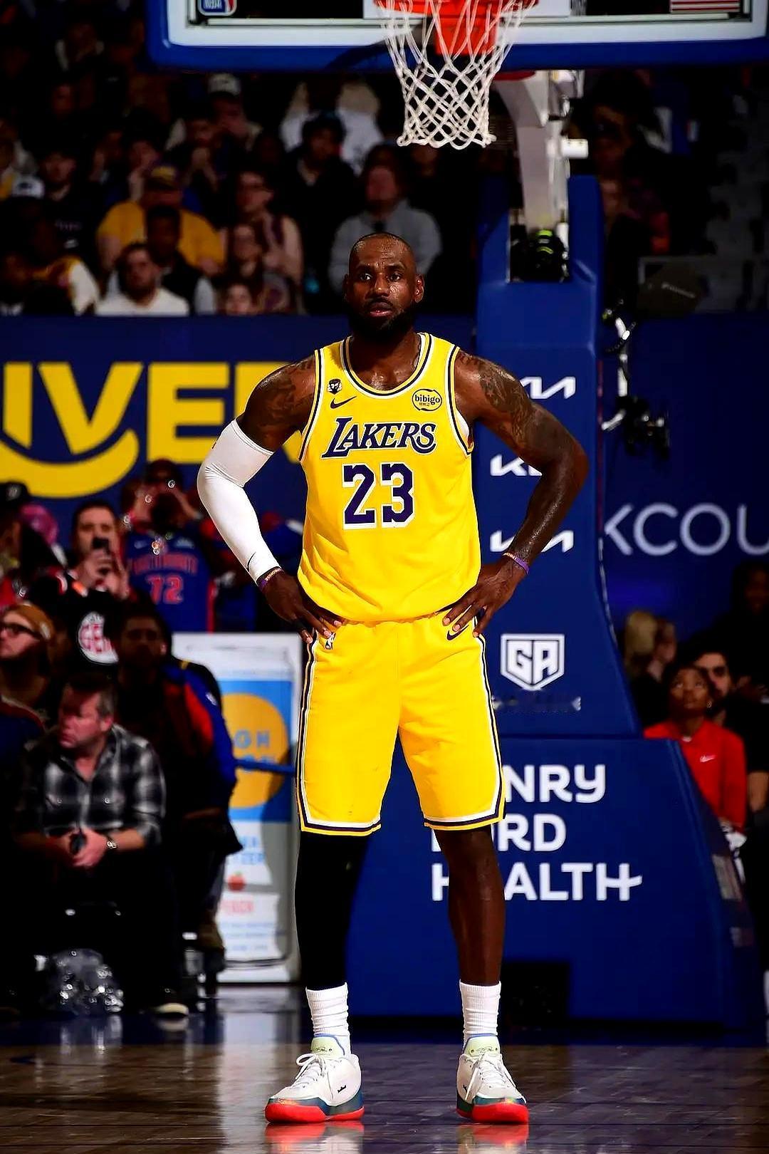 41岁的勒布朗又带队赢球了。
 

湖人107比98拿下了火箭。东契奇和杜兰特都