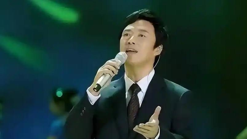 70岁的费玉清未婚，终究还是放不下初恋

费玉清，这位歌坛的常青树，如今70岁的