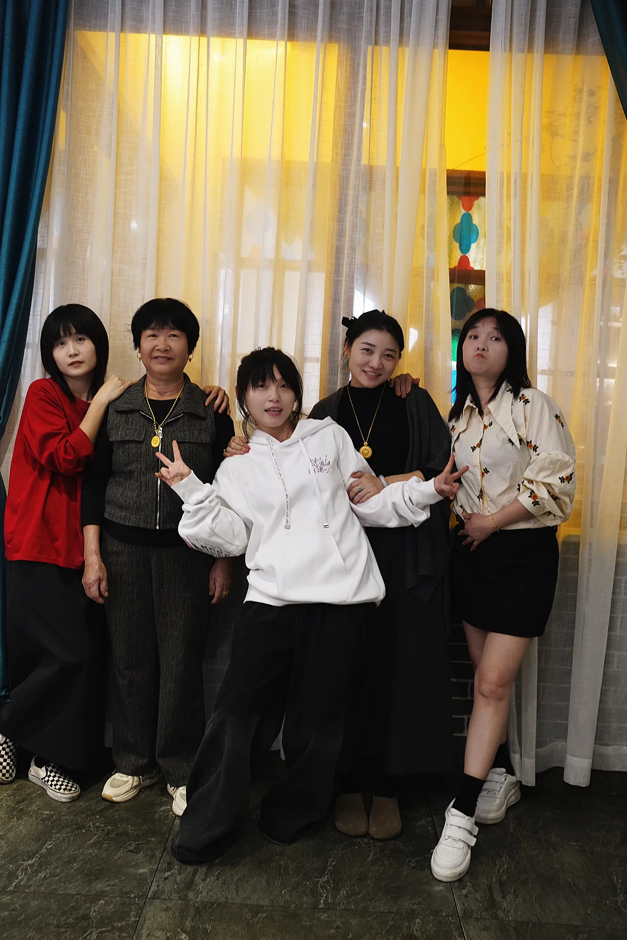 妈妈说，我有四个女儿爱我，我啥都不怕！