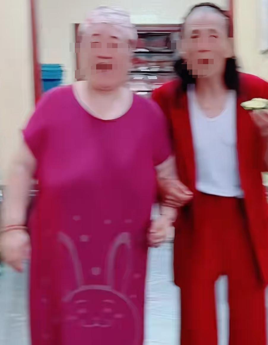 马小辫的老婆全天下第一了！
     据说，马小辫早在7、80年代，就是跳舞之王