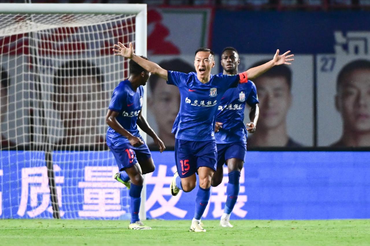 中超本赛季最失意的球队非上海申花莫属了！
2024年初，2024足协超级杯，申花