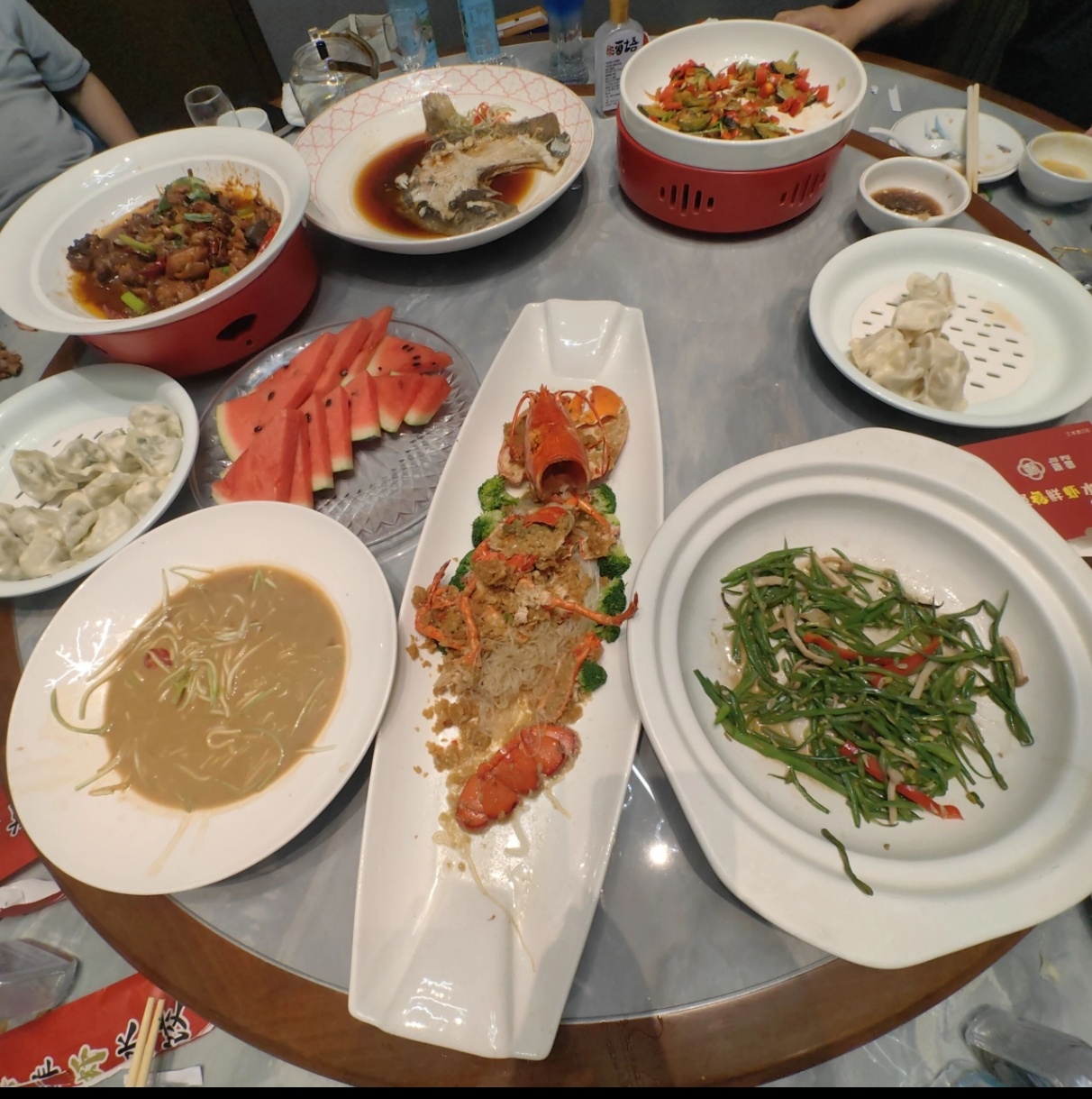 寻吃录：5人点了6菜2盘水饺，8道菜不算少！北京文友来访，他的学生抢着做东，我成