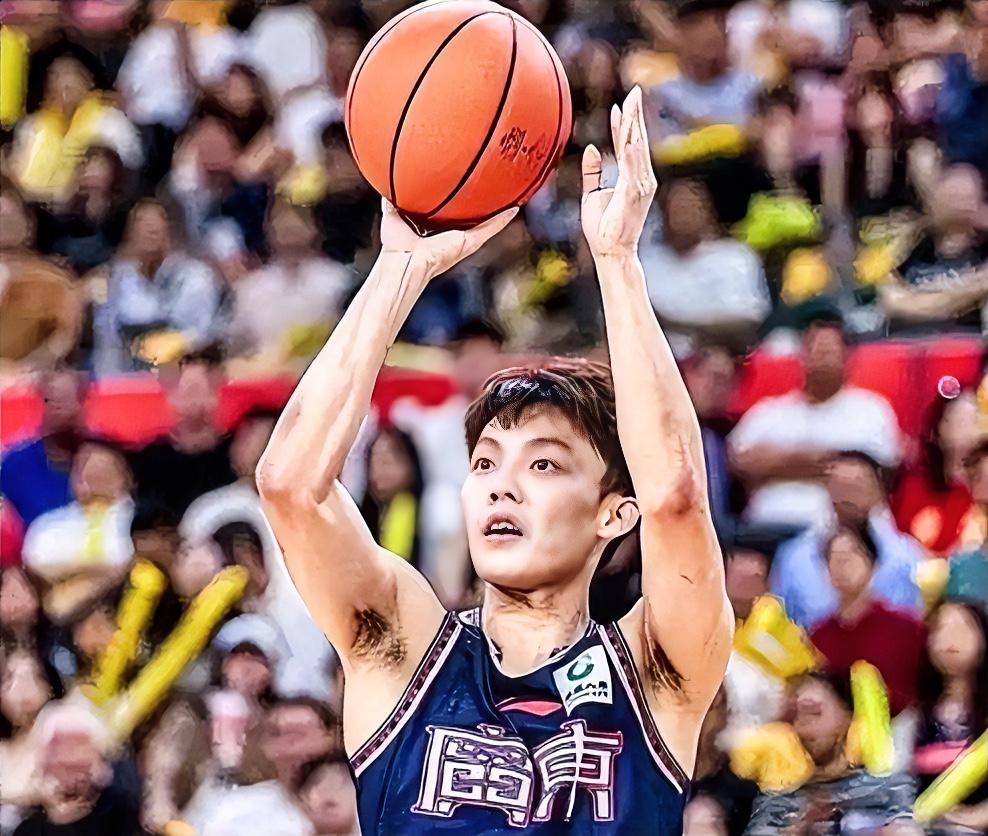 徐杰：你那三分太关键了，你要没带伤上阵，广东宏远这场比赛可能还拿不下呢？？？
胡