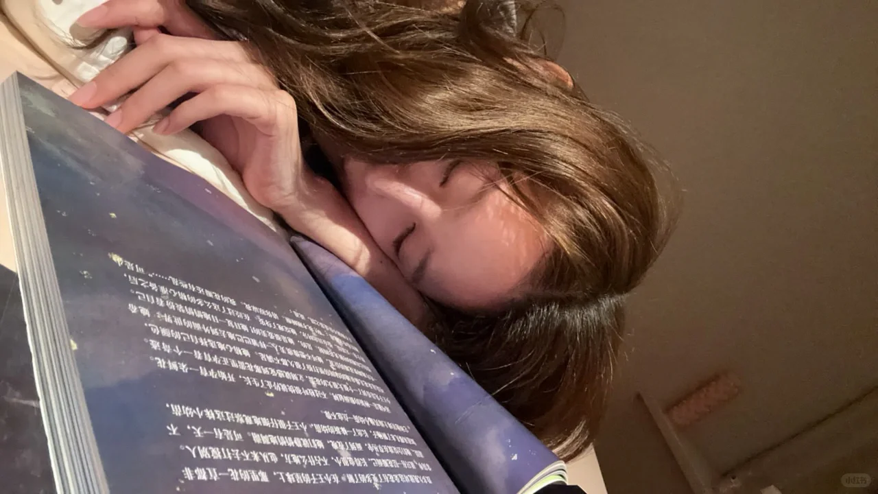 📖💤