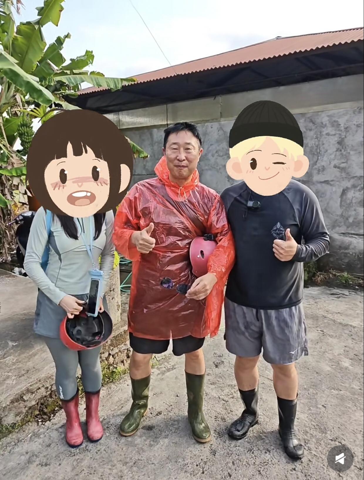 老一辈艺人是真没有偶像包袱啊，林永健和家人出去玩，穿成这样被粉丝要求合照，都毫不