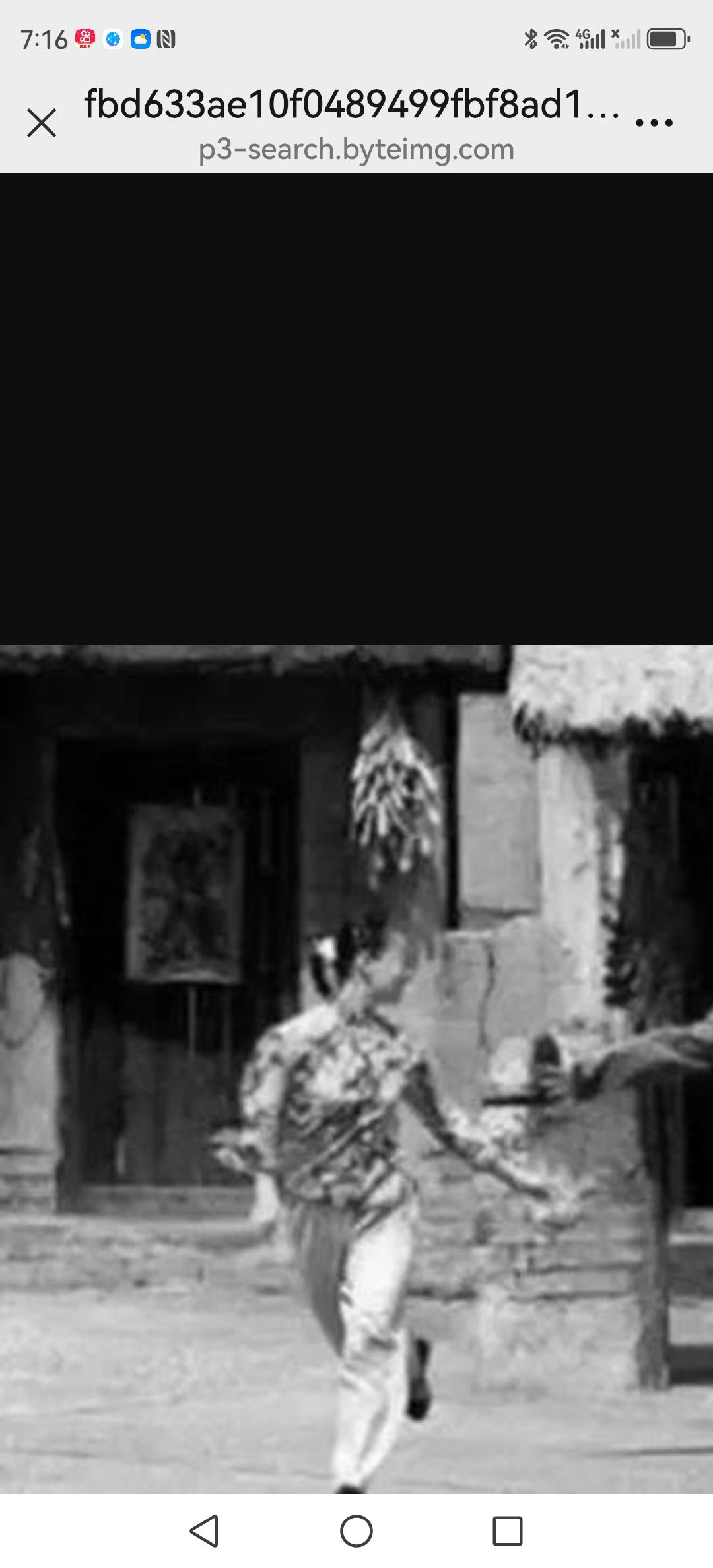 1938年，上东湾村的几个妇女，手里攥着斧头，一斧头就劈向了鬼子的脑袋！鲜血跟“