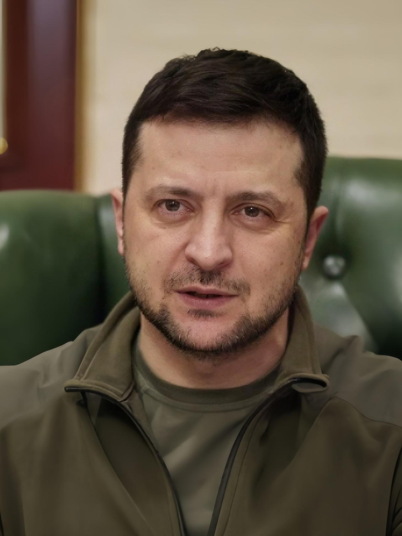 228名防空专家远赴中东五国，乌克兰是“借鸡生蛋”还是“自废武功”？
 
当地时