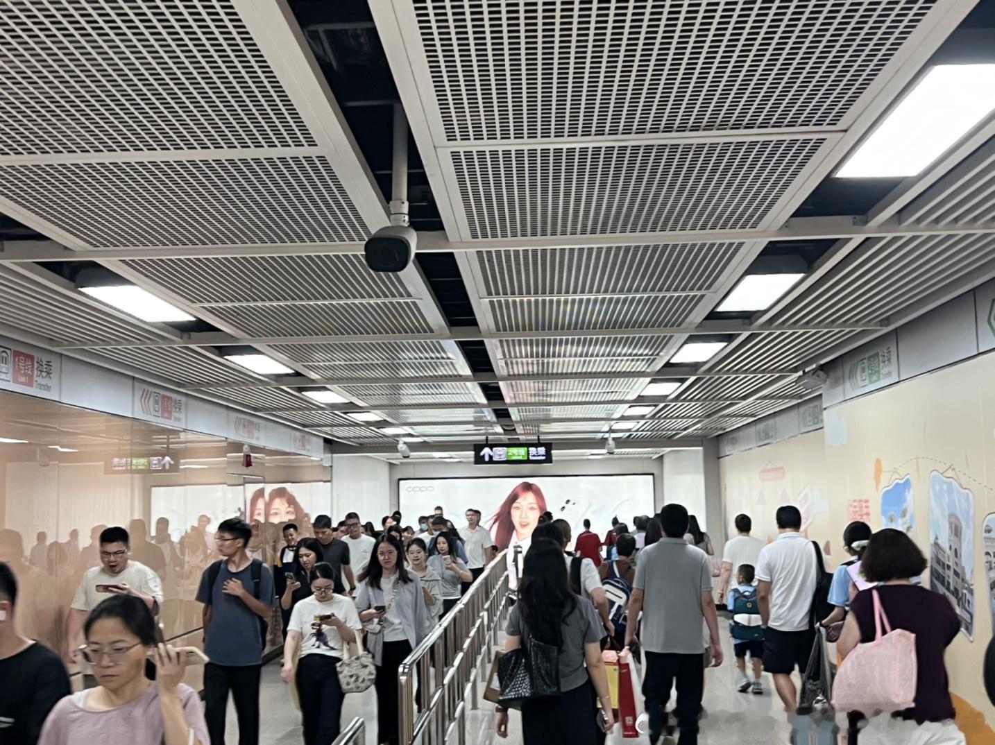厦门地铁网友投稿，2026-9-24（周四，晴，中秋假期前一日），今天能否破百万