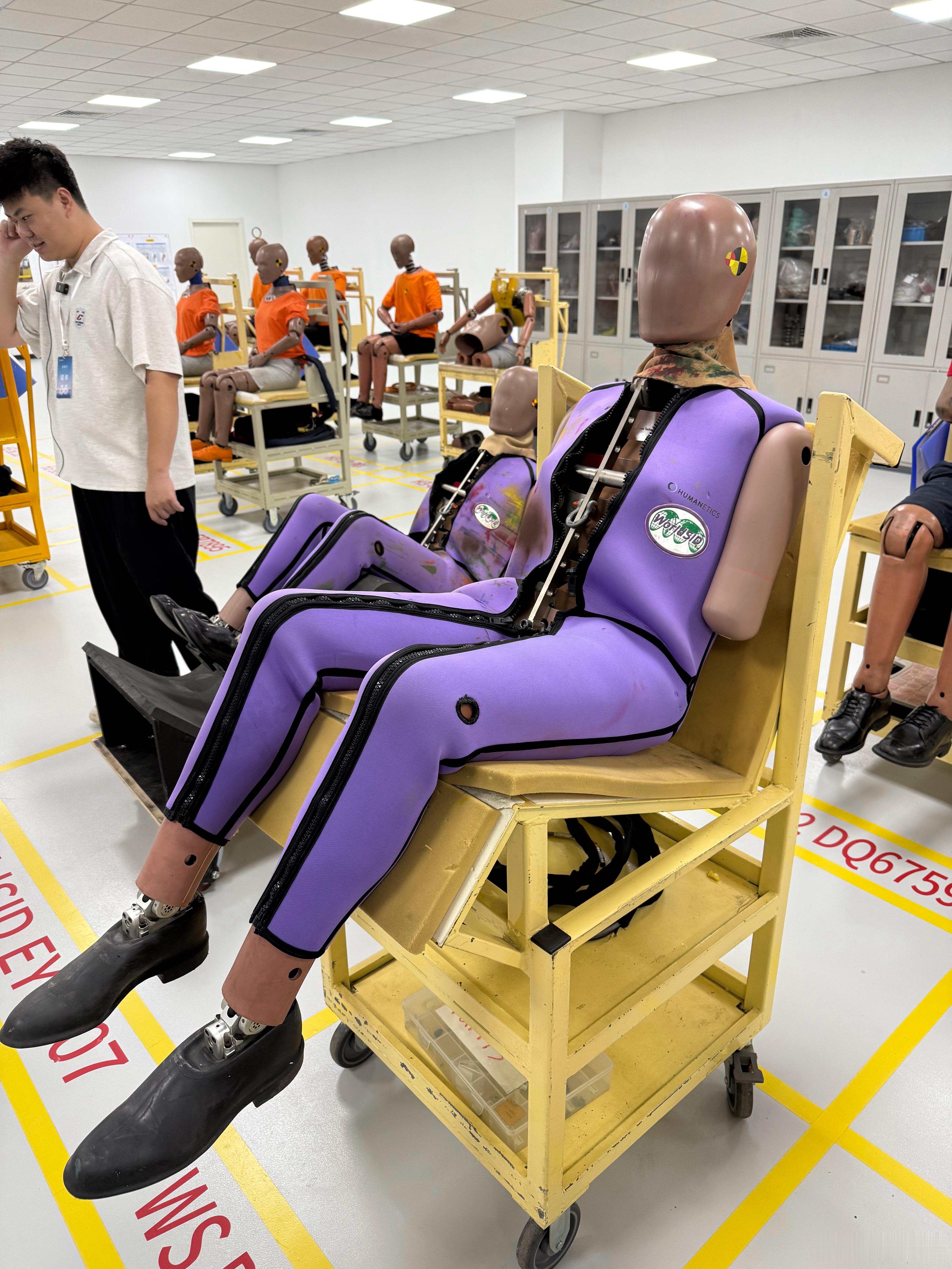 长城技术中心有一批特殊员工[爱你]这个紫哥们身价800万左右，还有几个更贵的出差