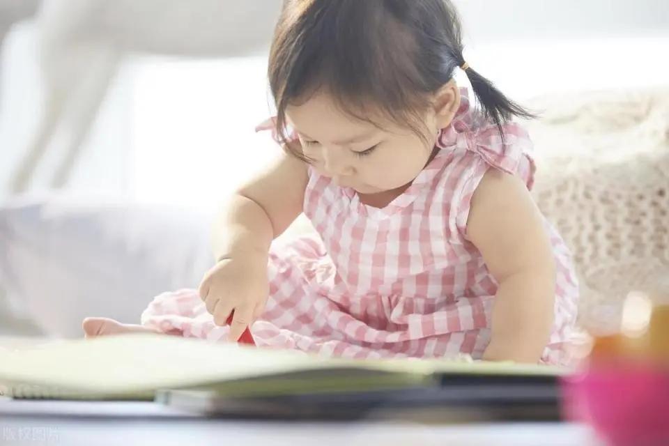 学前识字重要吗？家长悔悟：错过关键期，后续识字难度大增，务必重视

孩子识字量少