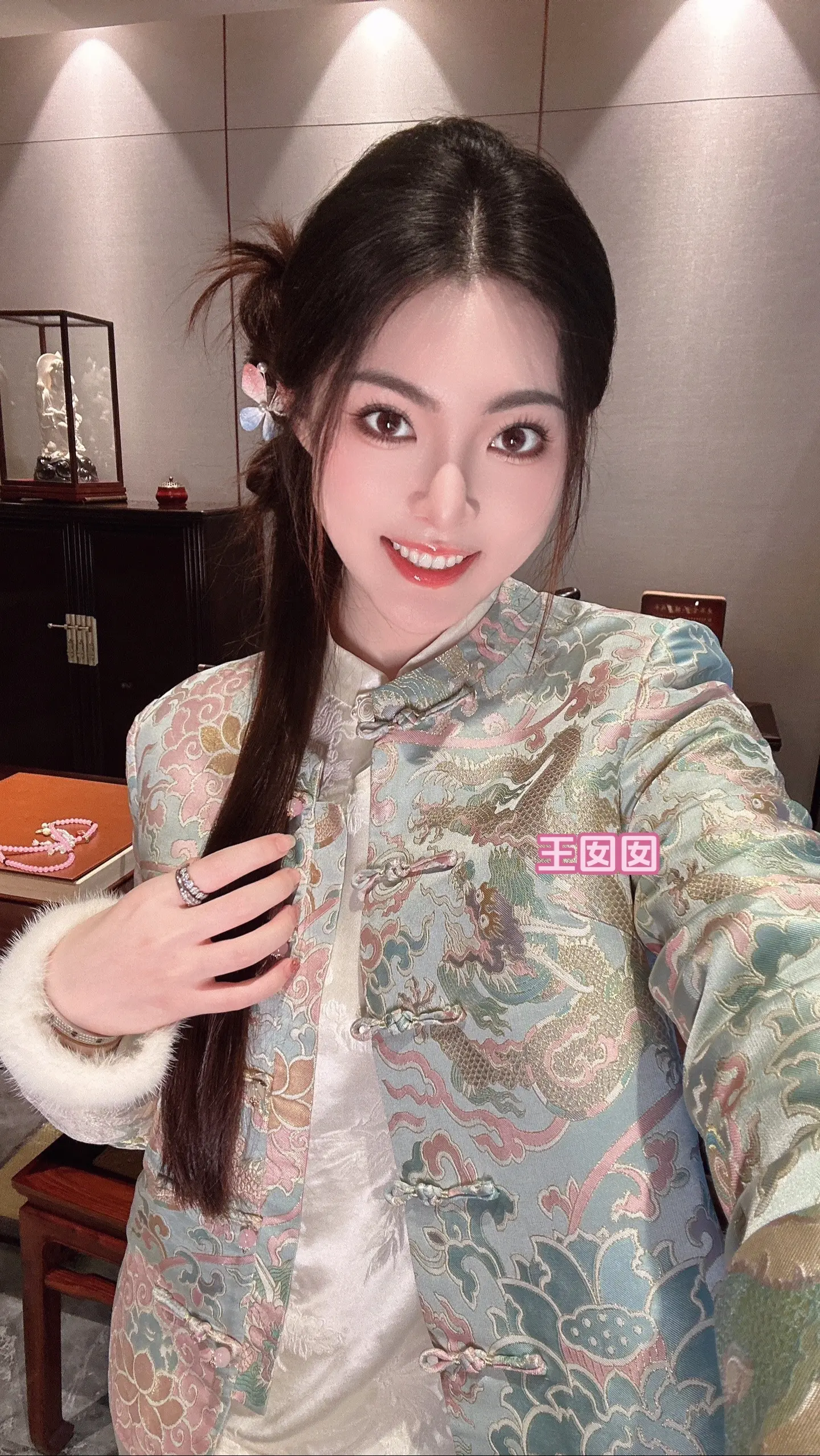 新中式 还有两个月过年 要准备战衣😁。