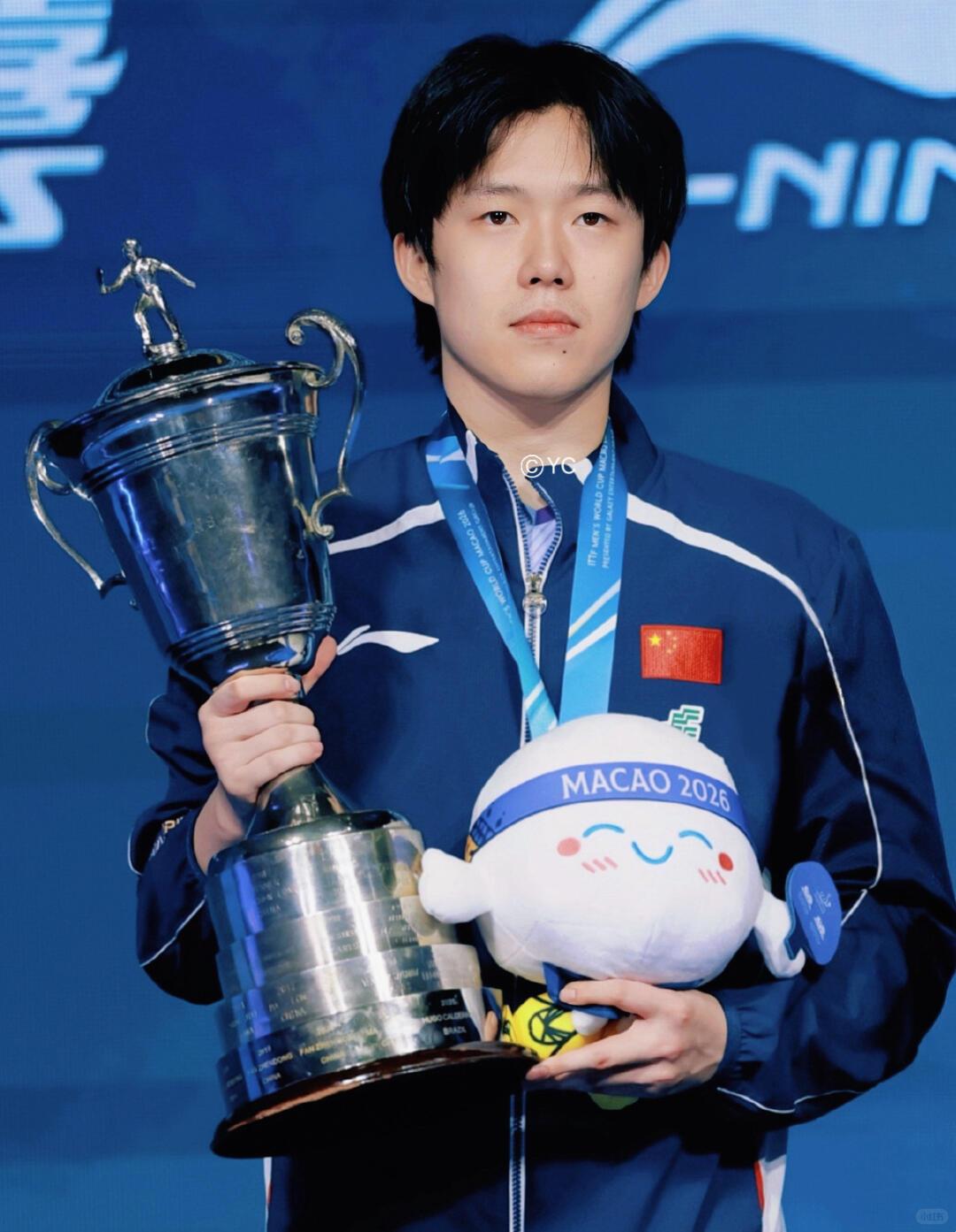 一、早年：有天赋但心态不稳
 
- 年轻气盛，落后容易急、失误易摔拍、情绪上头