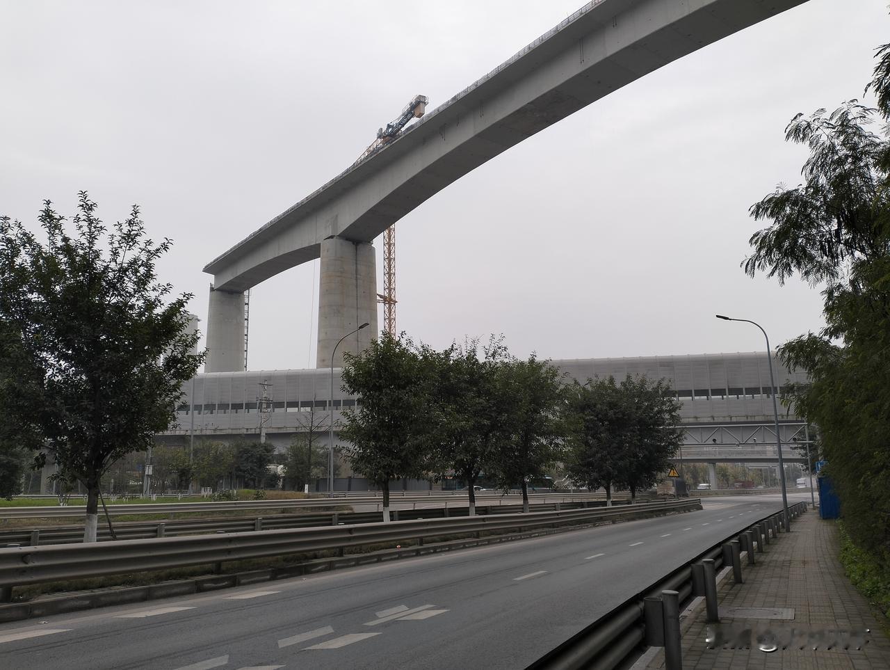 记录我的2026重庆轨道交通15号线跨过沙坪坝到北碚的公路，这一段高架区段设置了