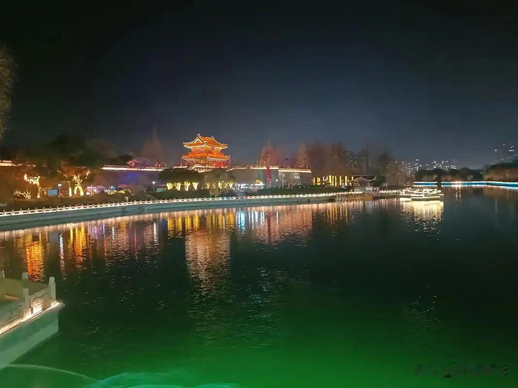 湖北搞"一主两副"，武汉、宜昌、襄阳吃肉，荆州连汤都喝不上。当年搞过"壮腰工程"