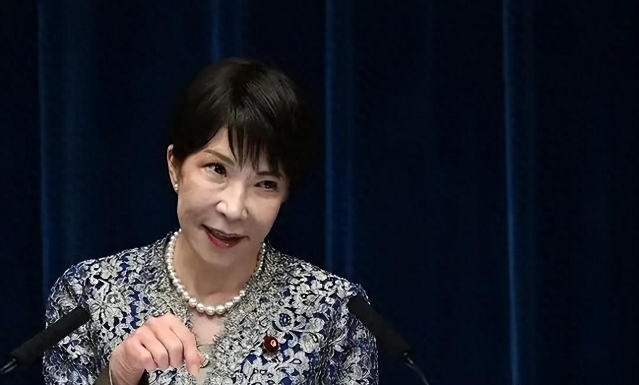 同一个讲台，同一天前后脚发言，特朗普讲了整整一个小时的伊朗、加沙、格陵兰，唯独没