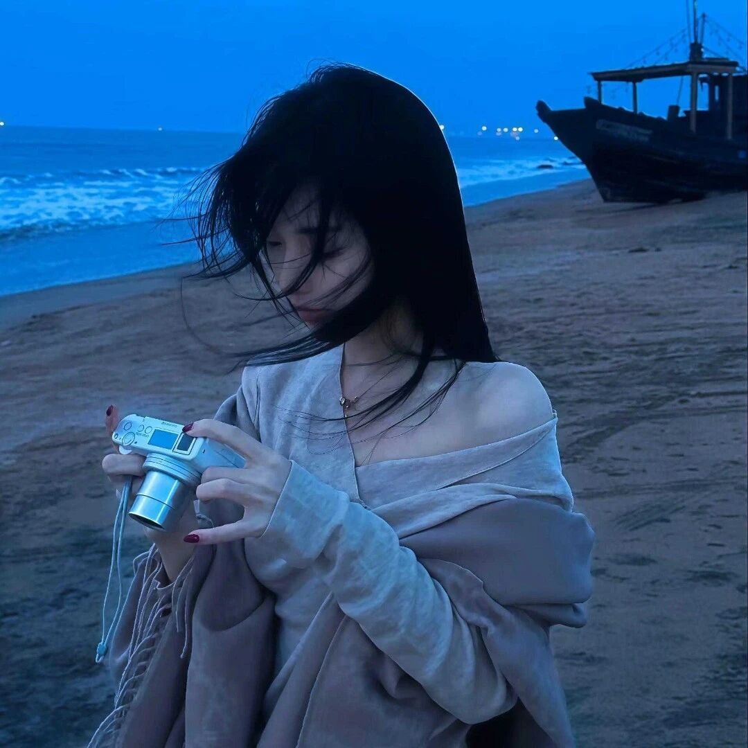 𝙒𝙚𝘾𝙝𝙖𝙩女头丨藍色系氧氣女生头像  专栏 · 超级好玩的头像