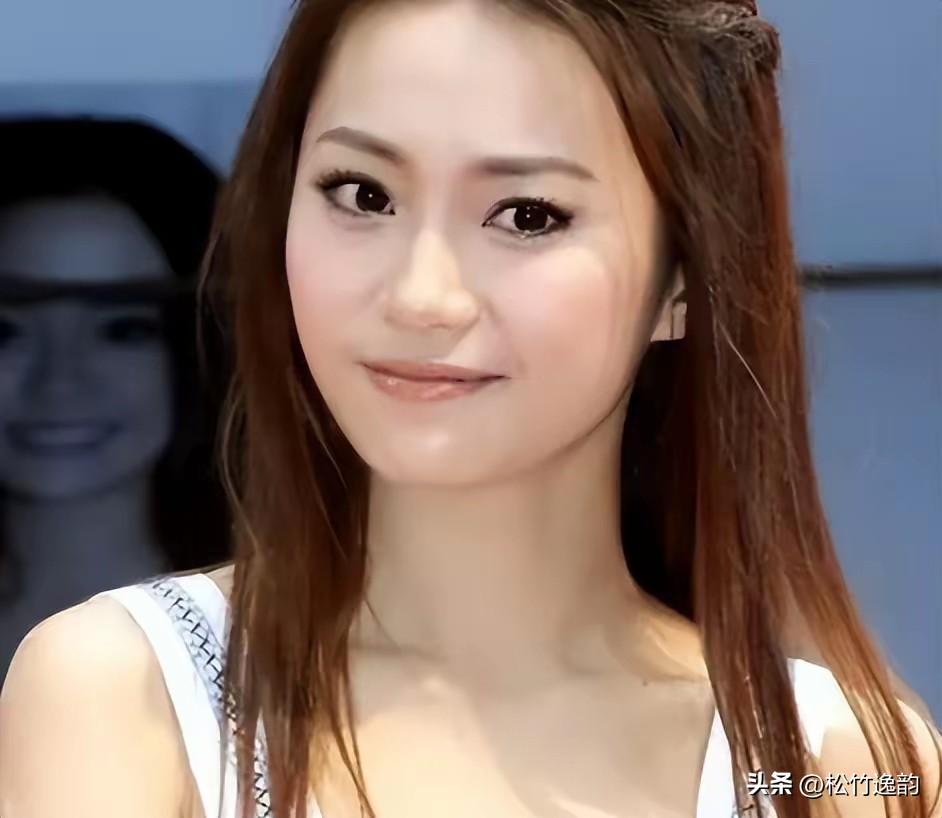 九十年代的香港美人如云，可伍智恒绝对是最让人意难平的那一个。

她坐拥顶级颜值与