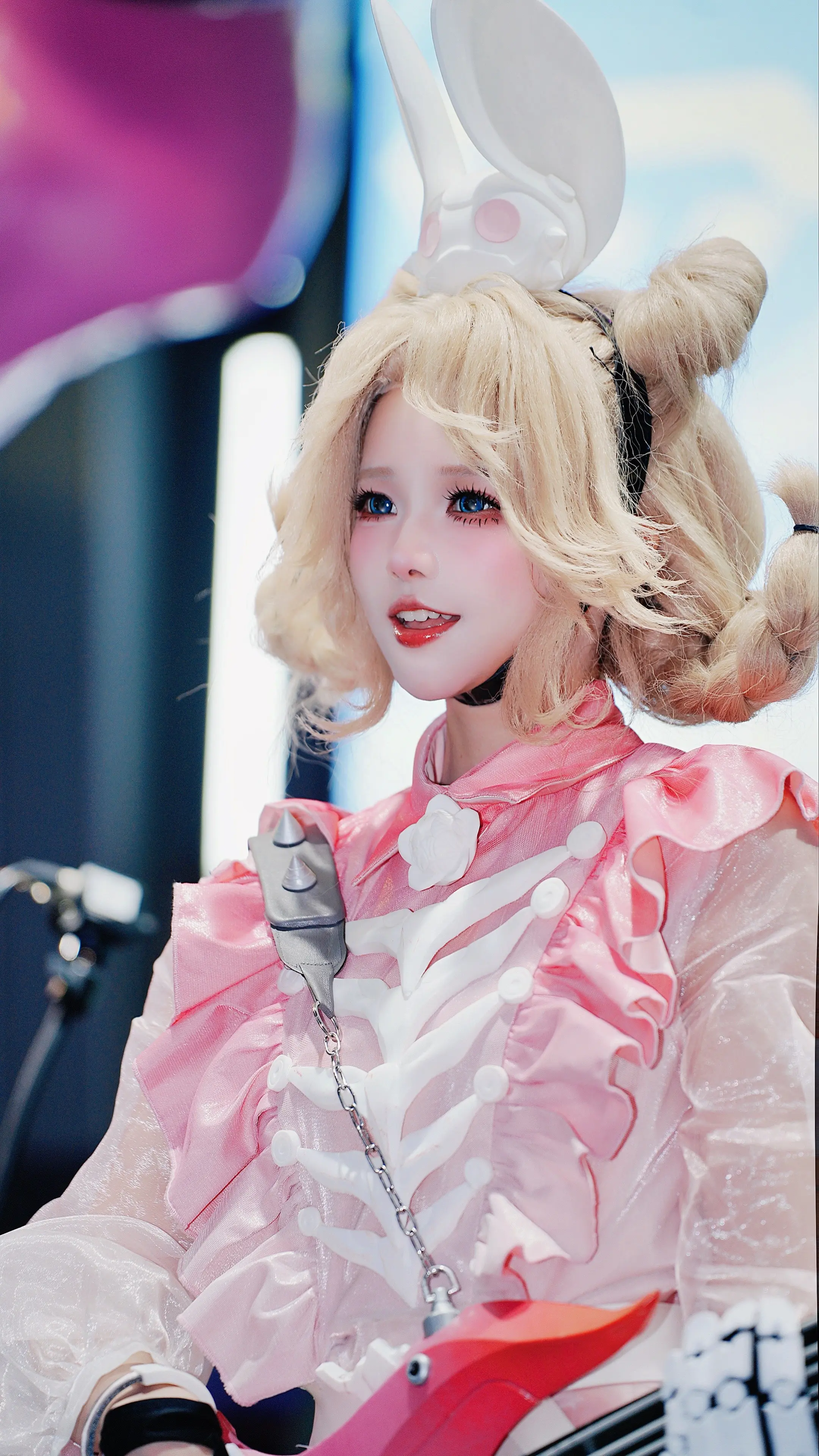 CJ莉莉丝展台，去拍小松啦。  出镜