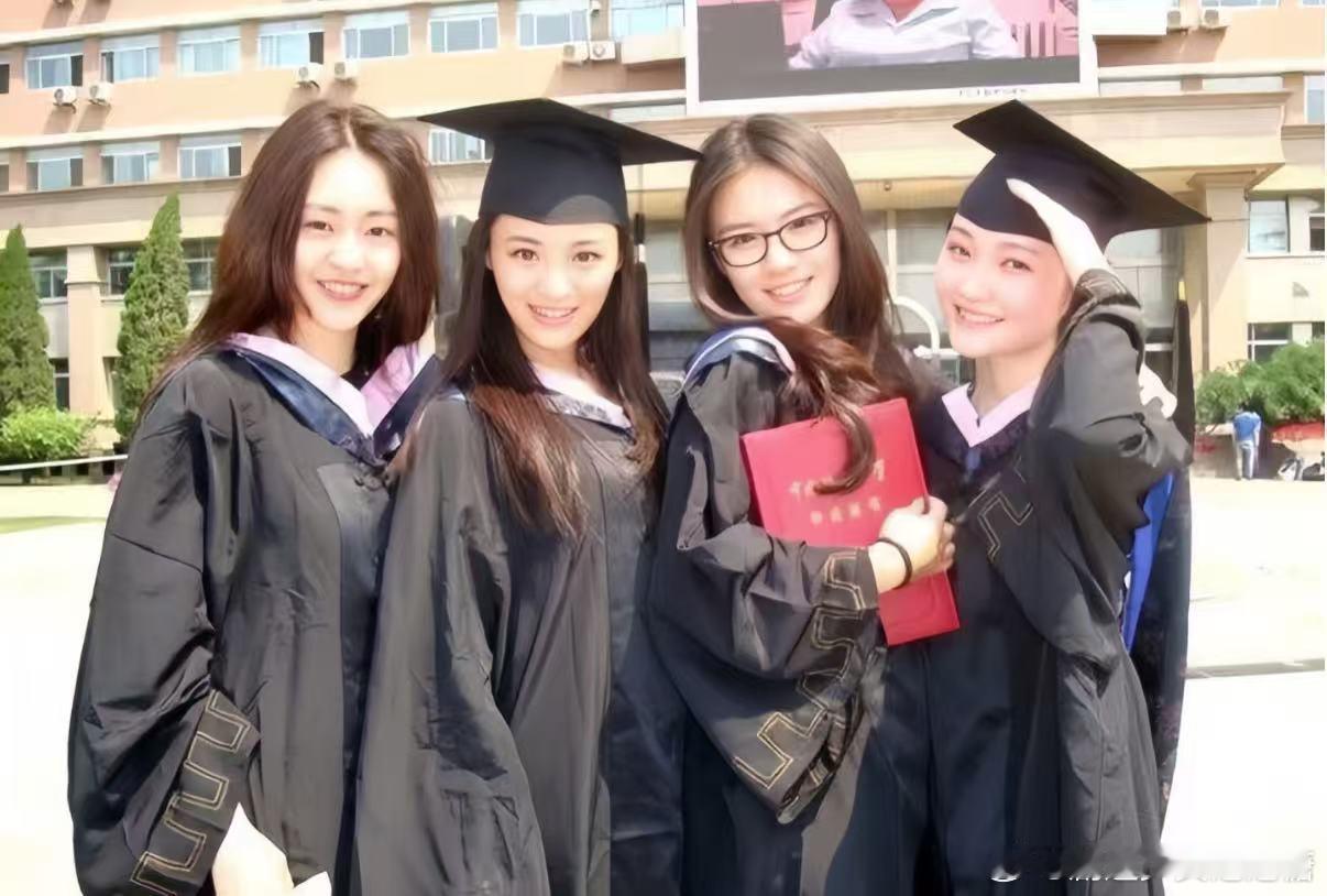 马思纯的毕业照怎么那么好看啊啊啊啊啊啊 ​​​
