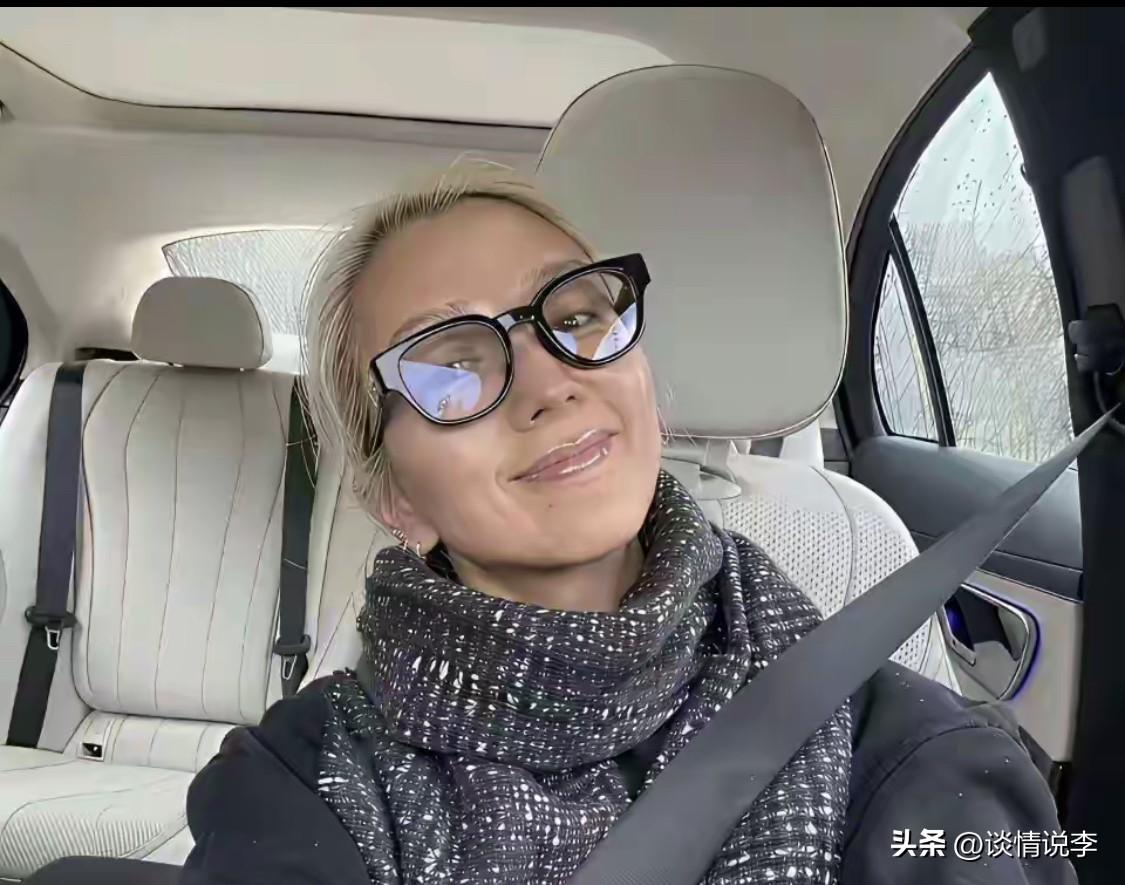 何洁的命可真苦啊！一个月消费6位数！

那么多孩子都靠她养活，自己和前夫的两个孩