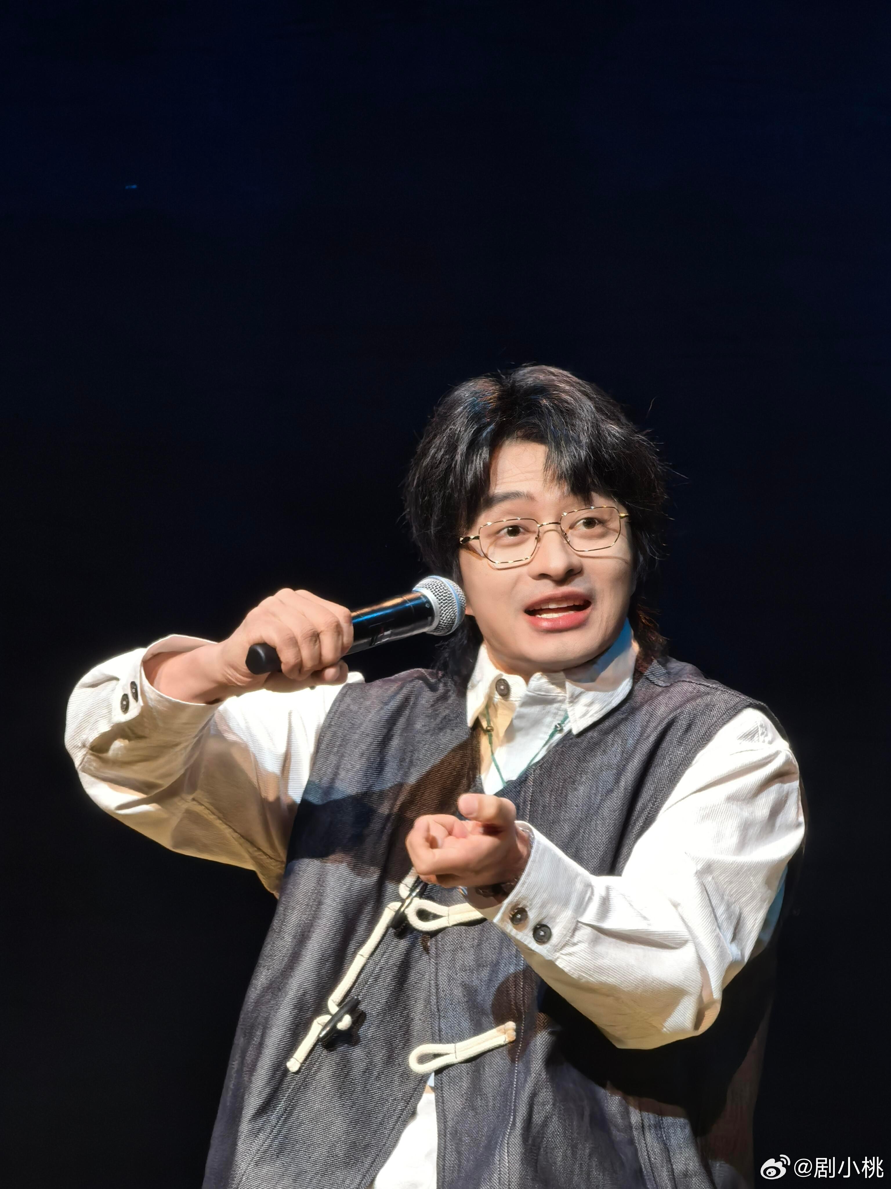 刘旸你在外面就这么赚钱的啊不好笑就露宿街头老一辈喜人太顶！刘旸从推脱到发力，土味