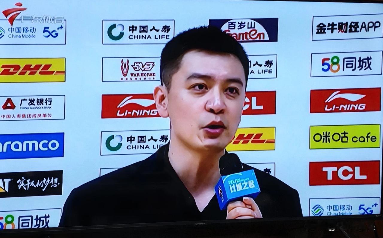杨鸣赛后采访将回杜锋一军！
G4辽宁队扳回一城后，主帅杨鸣说，很羡慕广东队有那么
