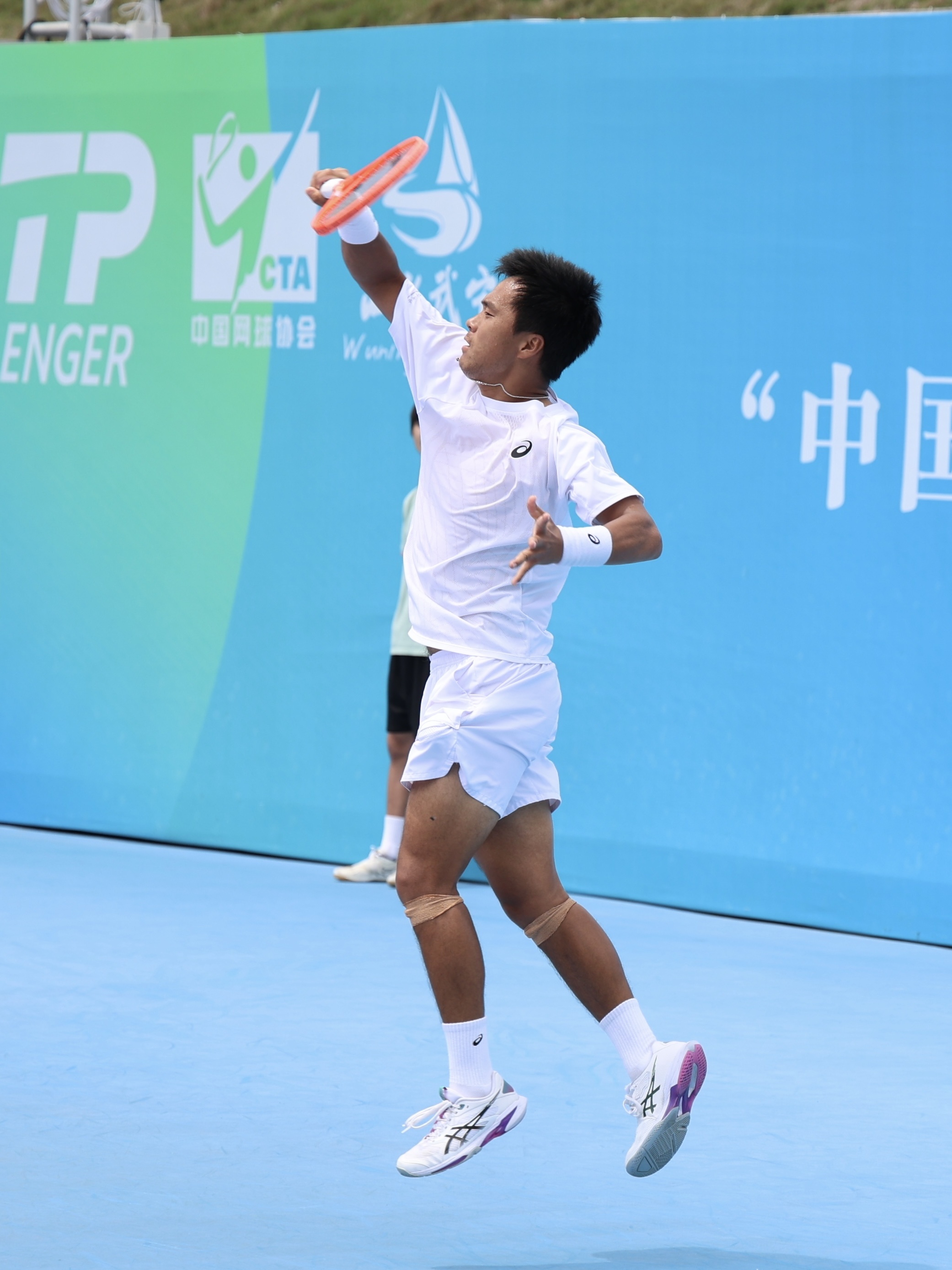 孙发京再夺挑战赛冠军体育大赏  ATP CH50武宁挑战赛，孙发京以5-7/6-