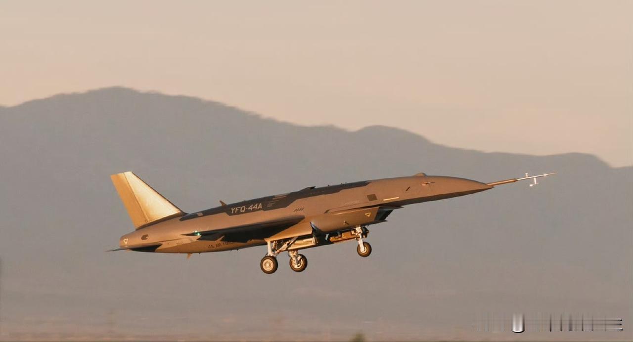就这？ 鹰酱家号称世界上最为先进的YFQ-44A“狂怒”无人机，这玩意儿好不容易