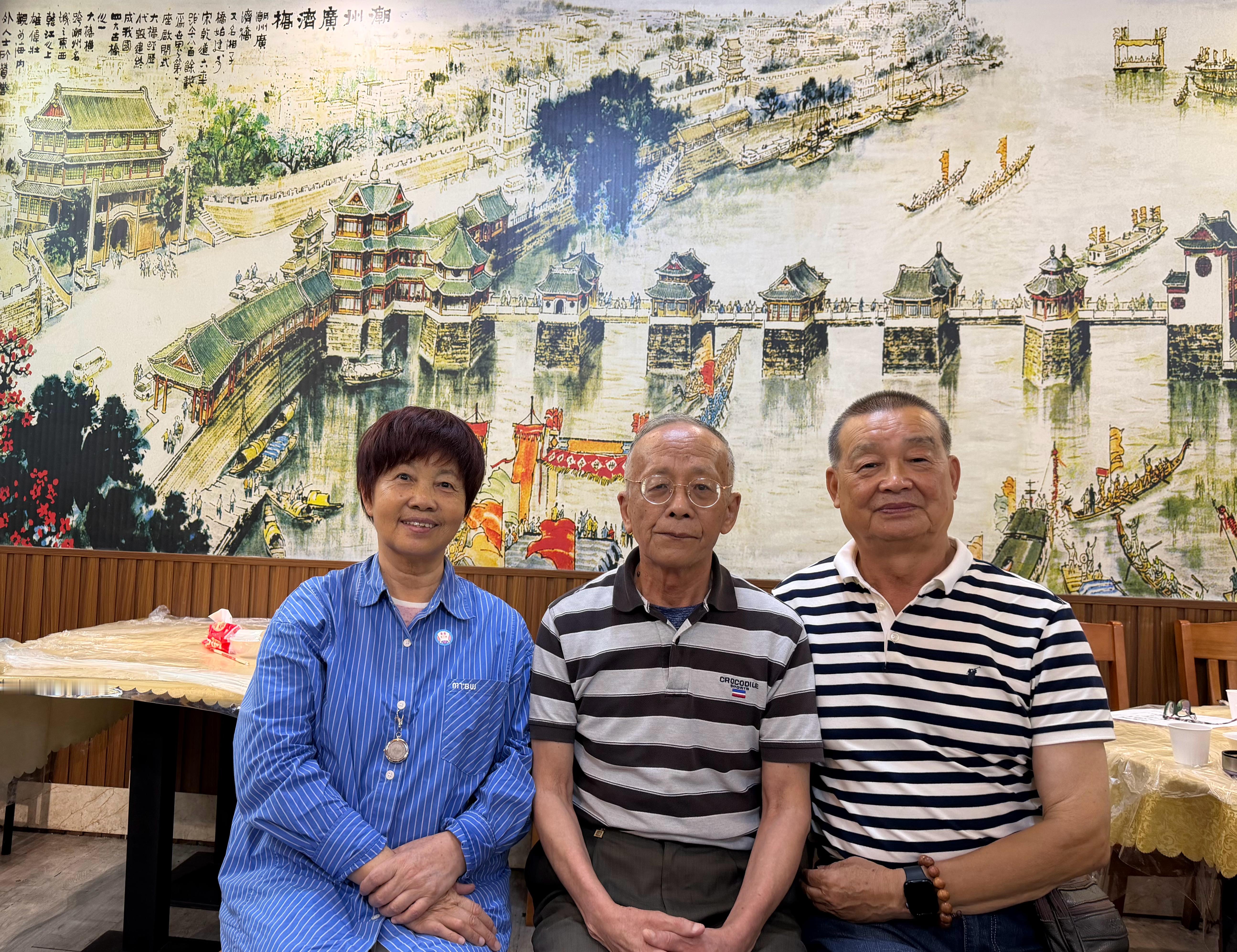 初中毕业五十周年全体三位：龙海一中老三届1966年初中毕业。右边二位：码一小学、