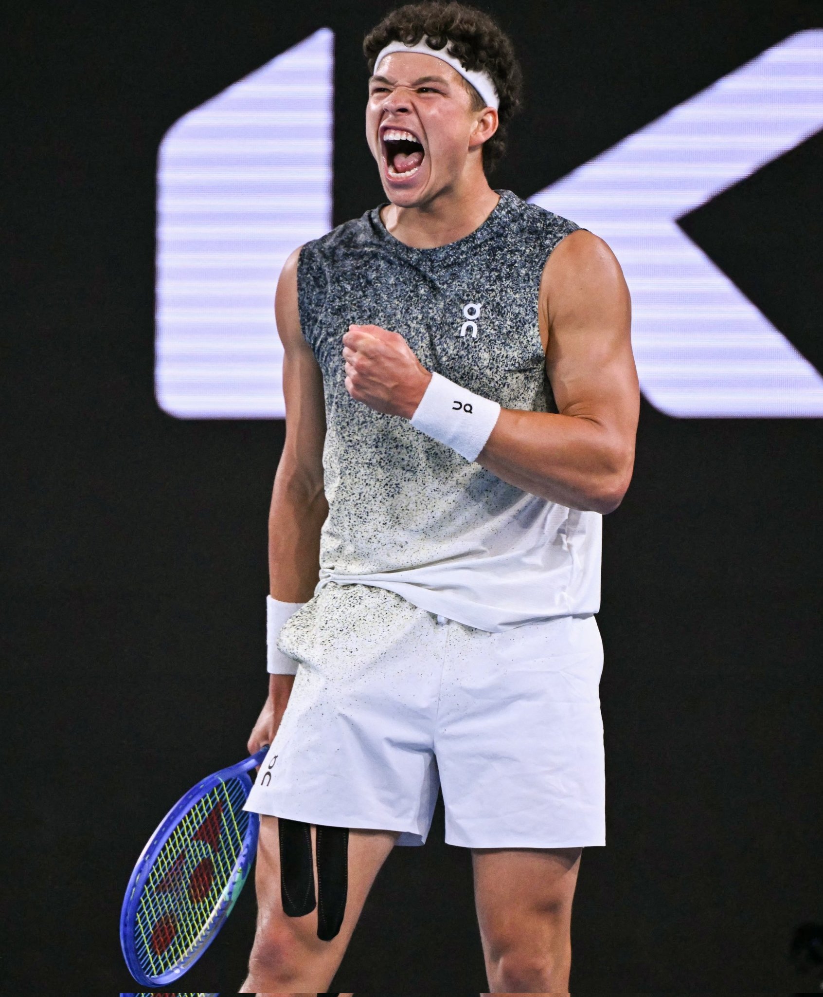 2026澳网第三轮谢尔顿以6-4、6-4、7-6击败瓦谢罗至今未丢一盘晋级澳网1