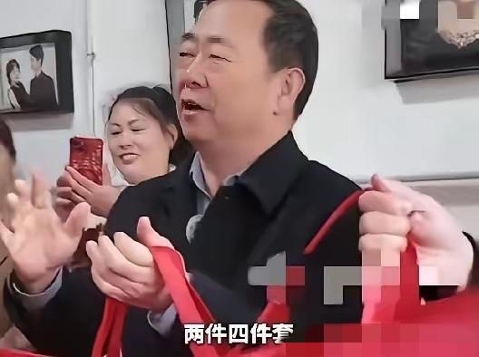 近日，山东梁山县的一场婚礼震惊全网，因为婚礼当天，政府工作人员亲自上门送祝福，并