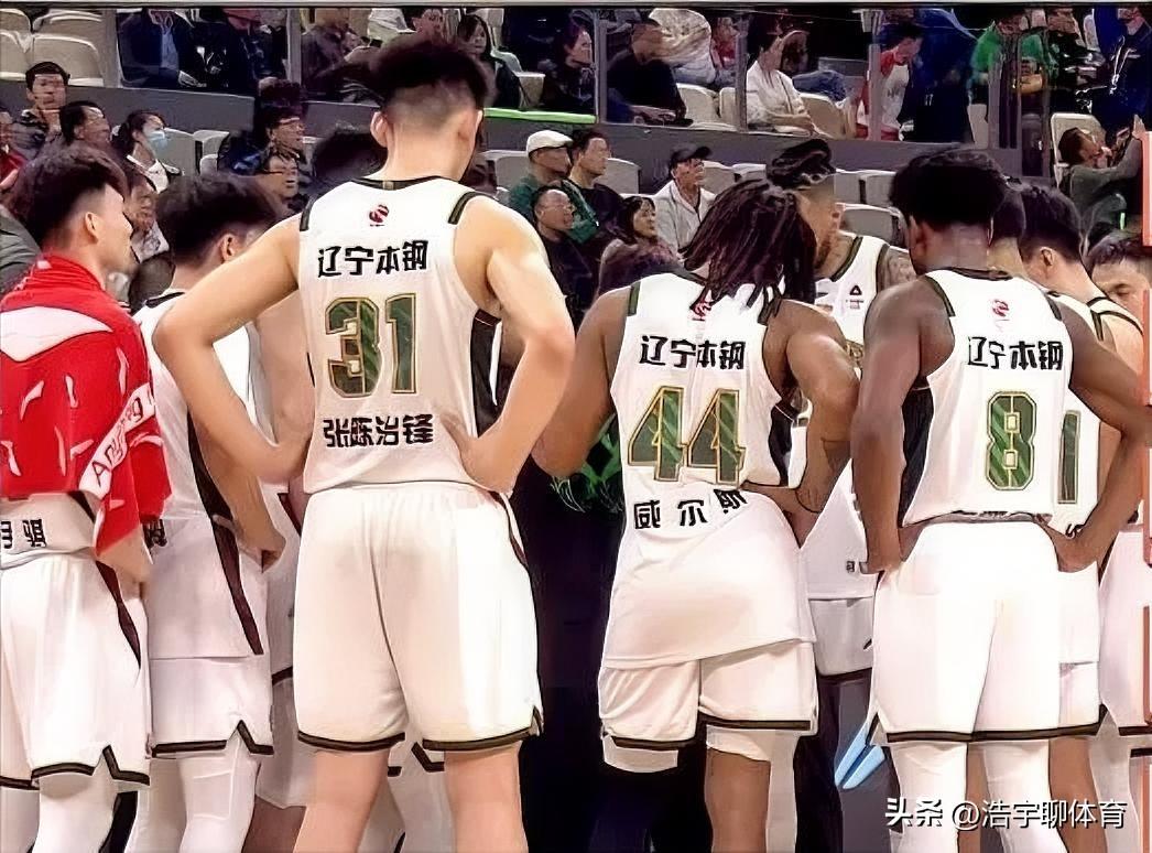 全场被碾压，辽篮第四节竟然派出四后卫，乌戈到底是啥意思，这阵容能赢球吗？
辽篮客