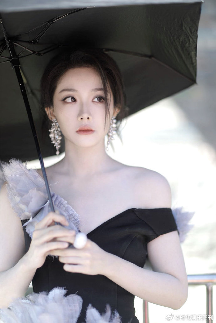时尚文化大赏女明星造型女明星时尚文化大赏造型栩栩华生红毯张靓颖在红毯上气场全开！