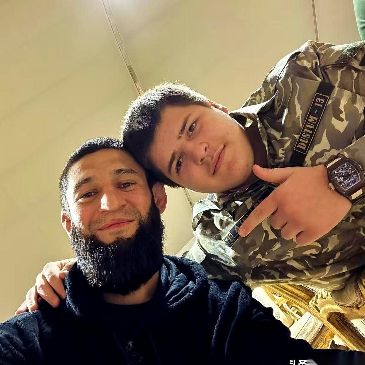 车臣那个18岁的接班人，亚当·卡德罗夫，当初放话要把乌克兰总统抓到莫斯科“献俘”