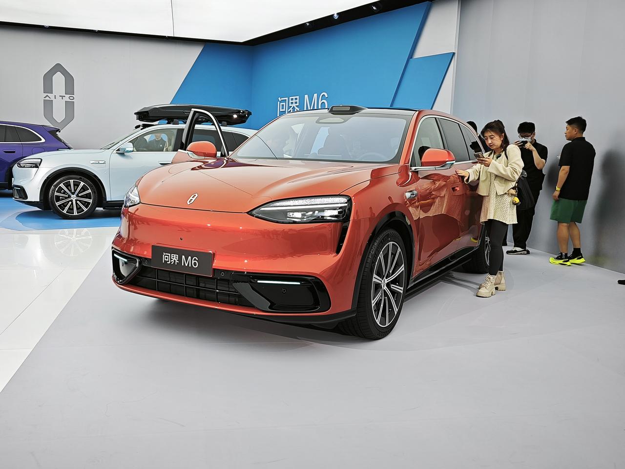 就在华为发布Pura90系列之后两天，鸿蒙智行又发布新车发布会，电车通已经来到现