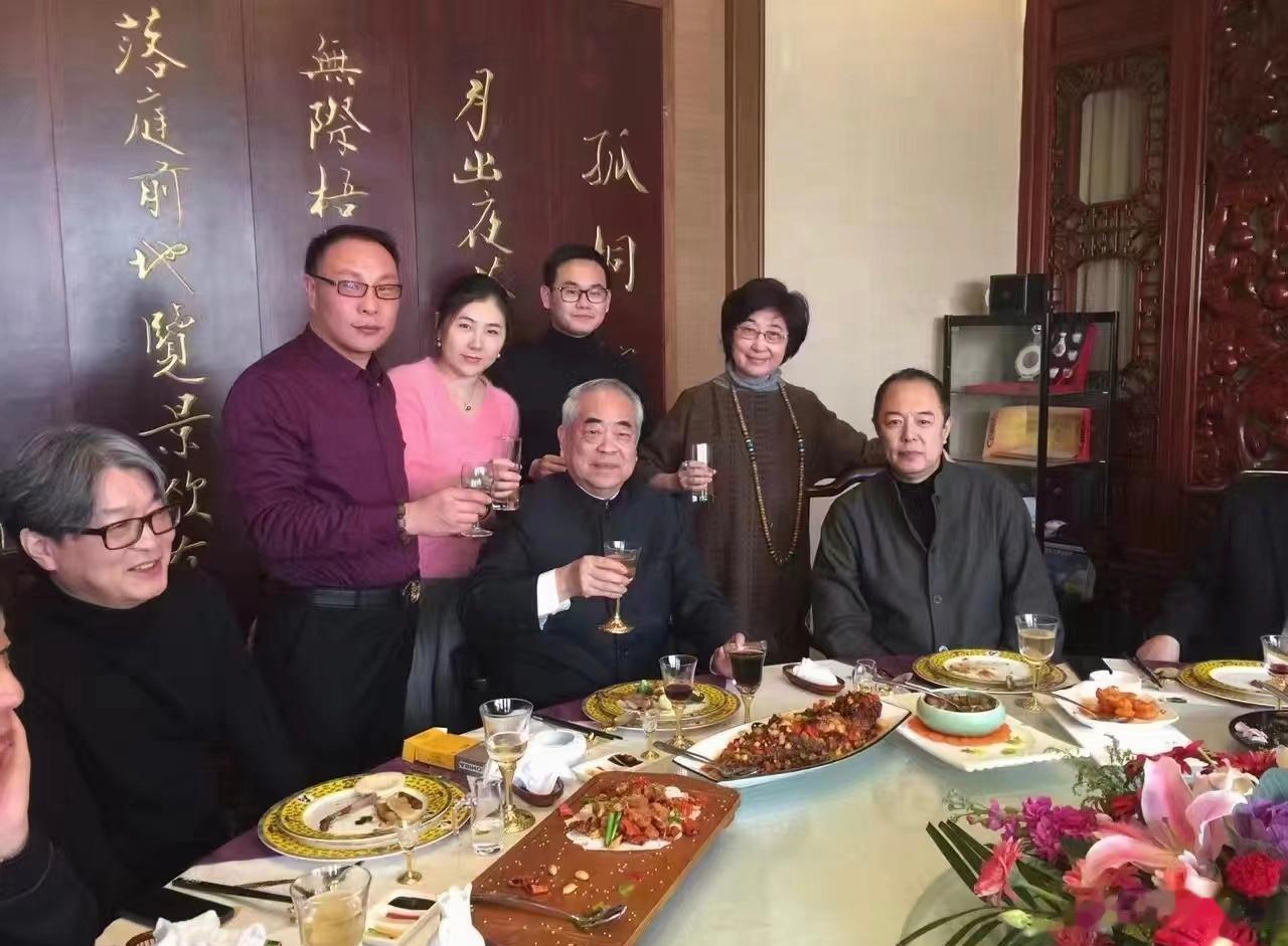 书画大师范曾，演员艺术家、书法家张铁林等人开心聚餐！ ​​​