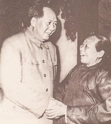 秦基伟从上甘岭回来后，受到了毛主席的亲切接见。几天后，他终于回到了阔别数月的家。