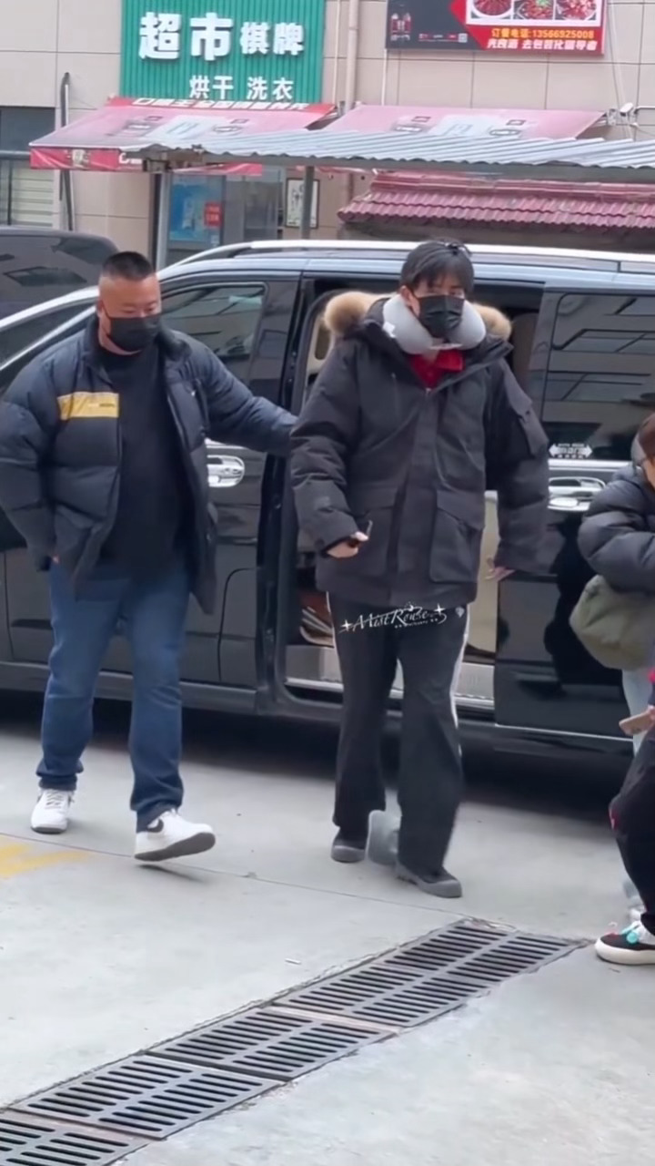 我早八没睡醒就敖瑞鹏这样：帽子：“谁为我发声呀”我没睡醒就敖瑞鹏这样