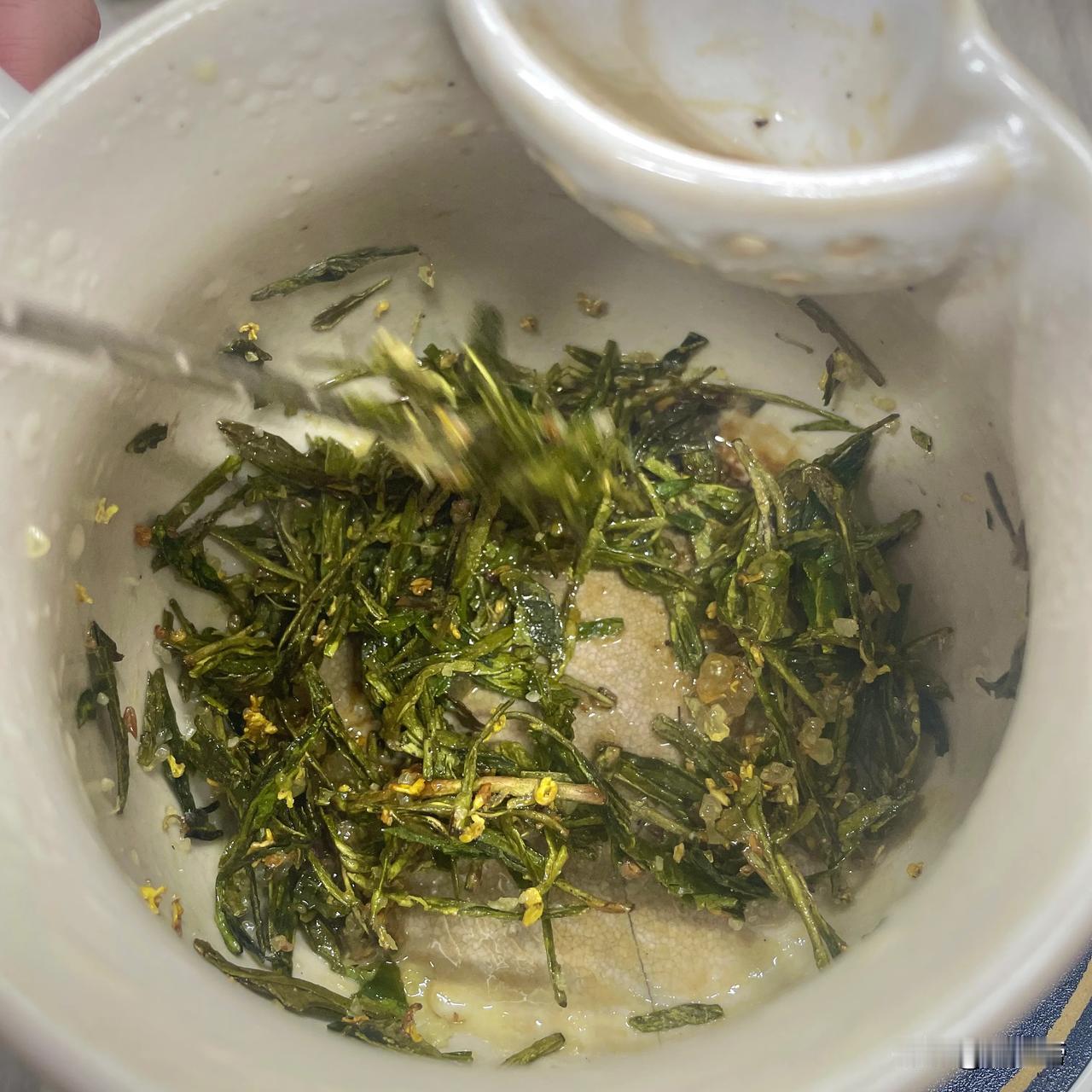 上班实现桂花龙井奶茶自由[呲牙]