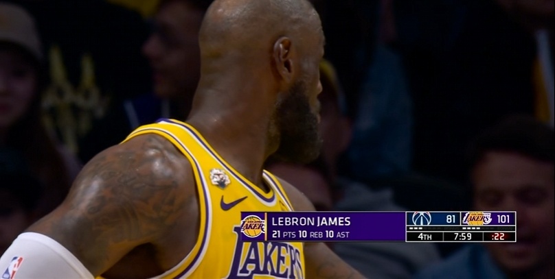 “勒布朗能从一防到五，你无法在低位背打他，也没有速度优势——这就是为什么他是历史