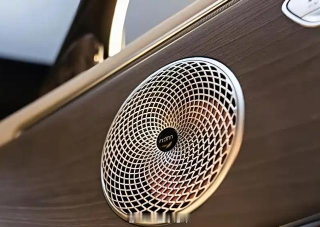 极氪8X内饰首曝，今年上半年正式上市！基于SEA-S超级电混架构打造，40-50