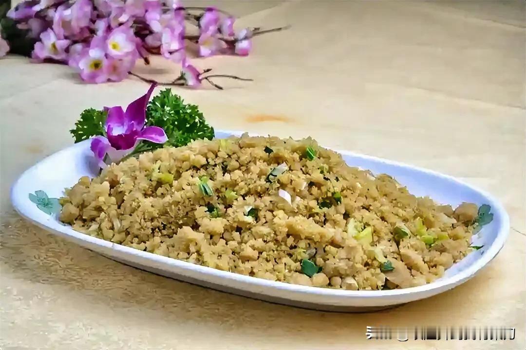 土豆苦累

在我的家乡，有一道独特的美食——土豆苦累。它曾是旧社会人们填饱肚皮的